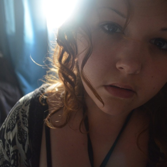 Meet your Posher, Tess - Picture 1 of 2